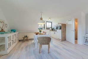 Fridge, microwave, stovetop, coffee/tea maker - House on the beach 5 (Zingst)