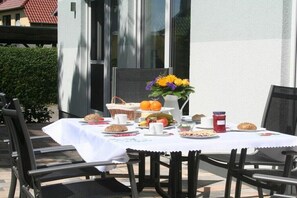 Outdoor dining - Beach House Lindenstrasse (Zingst)