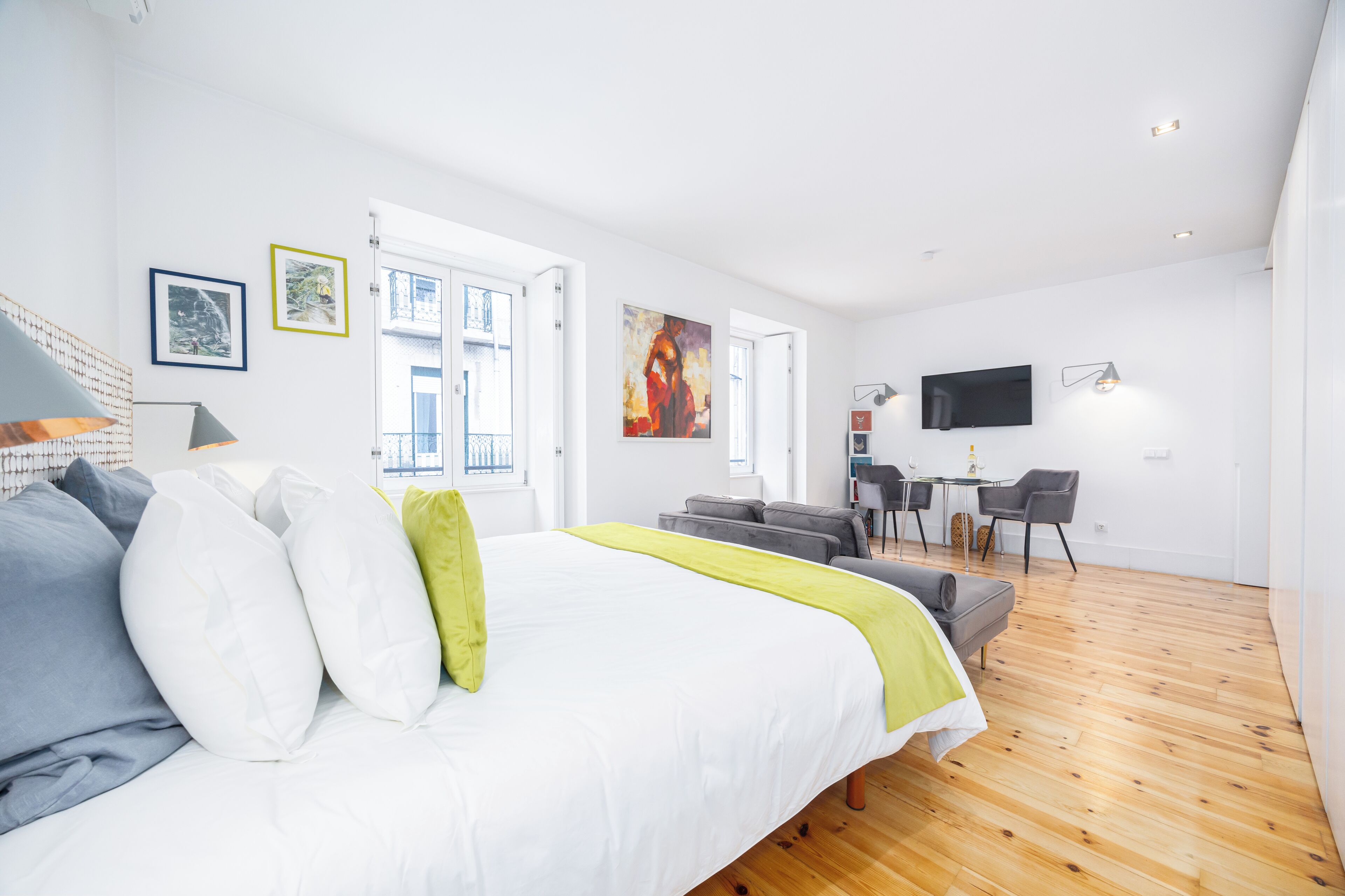 Iron/ironing board, WiFi, bed sheets