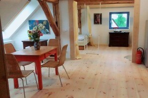 Interior - 2 with large garden, playground and pool (Grabowhöfe)