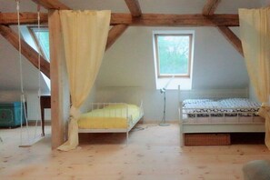 Free WiFi - 2 with large garden, playground and pool (Grabowhöfe)
