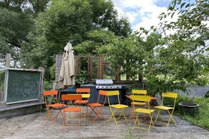 Outdoor dining - 2 with large garden, playground and pool (Grabowhöfe)