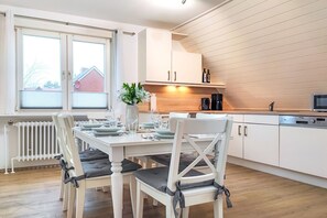 Dining - Holiday apartment in Wyk with Wi-Fi and parking (Wyk)