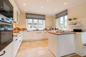 Geladeira, fogão, cooktop, lava-louças