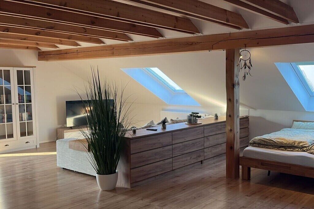 مكتب وواي فاي مجانًا وملاءات أسرّة