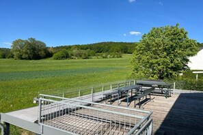 Outdoor dining - Holiday apartment with 3 bedrooms (Altdorf bei Nürnberg)