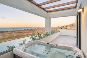 Terrace/patio - Villa Luxury Heaven - With Heated Pool (Rethymno)