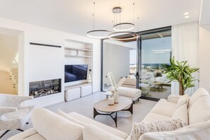 TV, fireplace - Villa Luxury Heaven - With Heated Pool (Rethymno)
