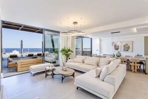 TV, fireplace - Villa Luxury Heaven - With Heated Pool (Rethymno)