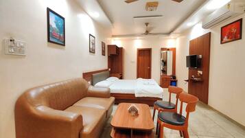 Deluxe Suite, Balcony, City View | Desk, laptop workspace