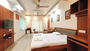 豪華套房, 陽台, 城市景觀 | 書桌、筆電工作空間