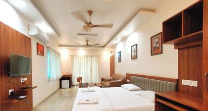 Hotel Meera Regency