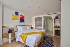 Superior Room, City View | In-room safe, desk, blackout curtains, soundproofing - Savvy by M Village Hai Ba Trung, a brand of Modern Village Lifestyle (Ho Chi Minh)