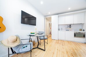 Interior - Modern Comfy & Central Studio Apartment with A/C (Lisboa)