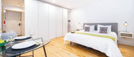 Bügeleisen/Bügelbrett, WLAN, Bettwäsche