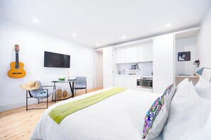 Iron/ironing board, WiFi, bed sheets - Modern Comfy & Central Studio Apartment with A/C (Lisboa)