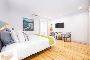 Iron/ironing board, WiFi, bed sheets - Modern Comfy & Central Studio Apartment with A/C (Lisboa)