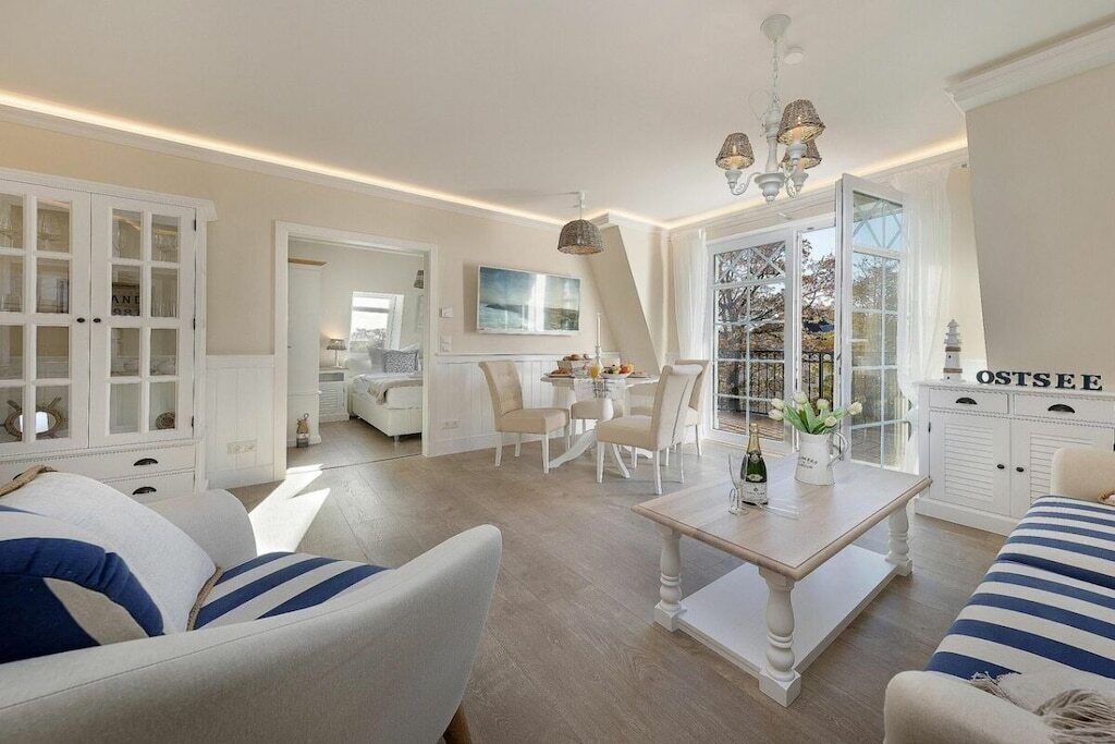 Bügeleisen/Bügelbrett, kostenloses WLAN