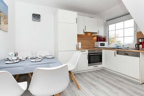 Fridge, microwave, oven, stovetop - Holiday apartment Linde (Westerholt)