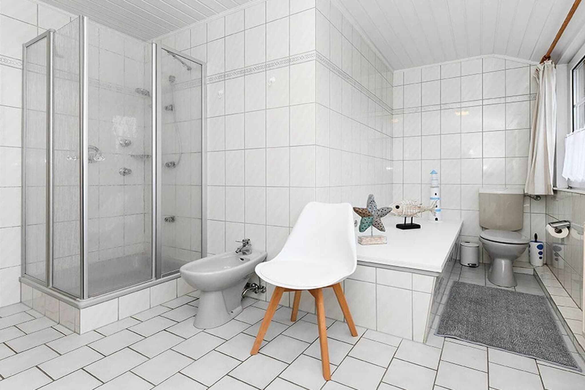 Dusche, Haartrockner, Bidet