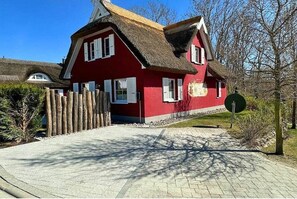 Exterior - Holiday home in Glowe with swimming pool (Glowe)