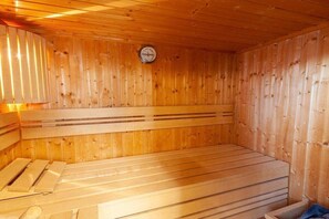 Sauna - Holiday home in Glowe with swimming pool (Glowe)