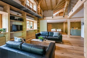 Smart TV, chimenea, reproductor de DVD y estéreo 