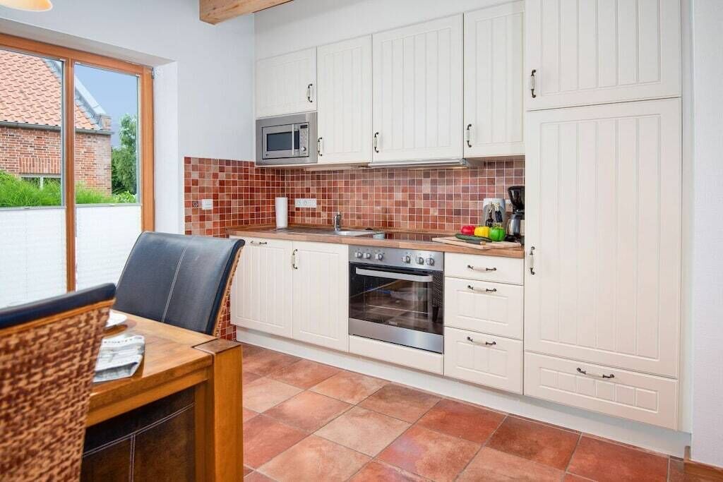 ثلاجة، ميكروويف، فرن، موقد طهي مسطح