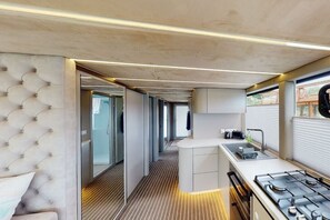 KĂŒhlschrank, Mikrowelle, Ofen, Herdplatte