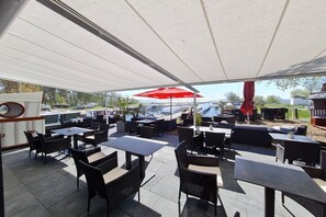 Outdoor dining - Harbor Suite Relax Plus (Sagard)