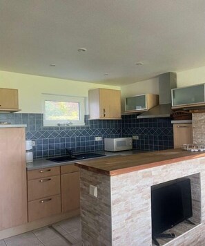 Fridge, microwave, oven, stovetop - Holiday home on Lake Kummerow (Malchin)