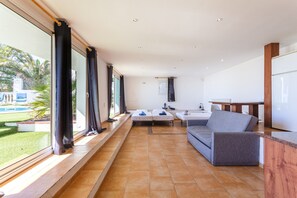 Interior - Villa 'Blanca Amazing Views' with Sea View, Wi-Fi and Air Conditioning (Lloret de Mar)