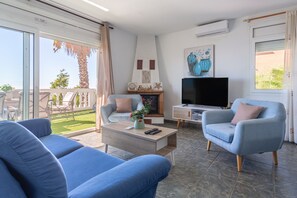 TV, fireplace, ping pong - Villa 'Blanca Amazing Views' with Sea View, Wi-Fi and Air Conditioning (Lloret de Mar)