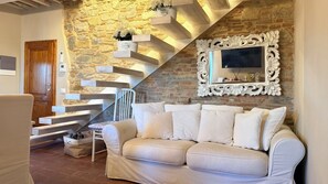 TV - Apartment in San Donato with 1 bedrooms sleeps 4 (San Donato)
