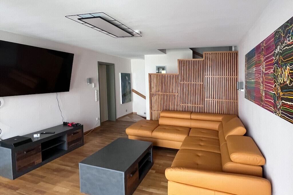 Smart-TV, Kamin, Videospiele, Stereoanlage