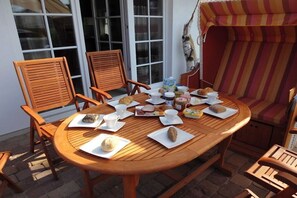 Outdoor dining - Holiday home Thatched house (Zempin)