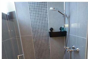 Shower, hair dryer - Holiday home with 1 bedroom (Blankenheim)