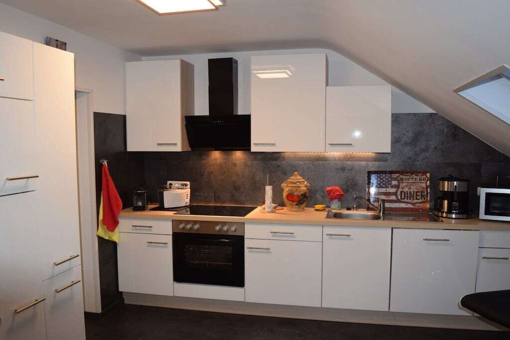 Réfrigérateur, micro-ondes, plaque de cuisson, lave-vaisselle