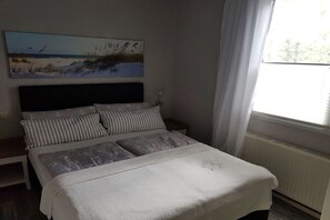 1 bedroom, bed sheets - Holiday apartment with 1 bedroom (Röbel \/ Müritz)