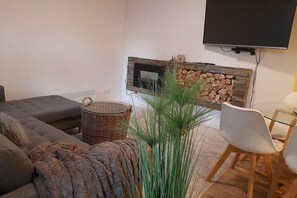 Smart TV, fireplace - Holiday apartment with 1 bedroom (Röbel \/ Müritz)