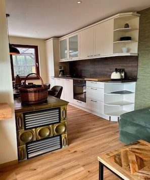 Fridge, microwave, coffee/tea maker, highchair - Holiday home Burgblick (Kranichfeld)