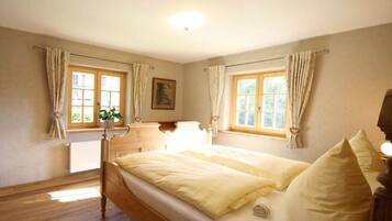 Schreibtisch, Bügeleisen/Bügelbrett, kostenloses WLAN, Bettwäsche