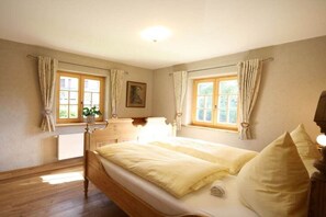 Schreibtisch, Bügeleisen/Bügelbrett, kostenloses WLAN, Bettwäsche