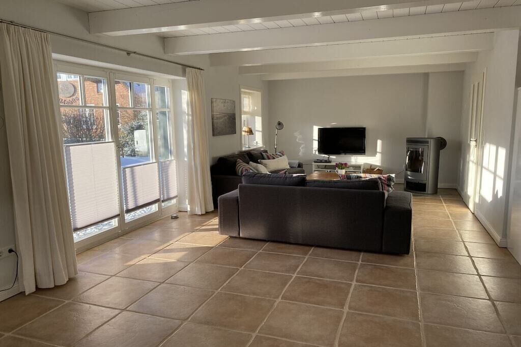 Smart-TV, Kamin, Stereoanlage