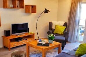 Smart TV, DVD player, stereo