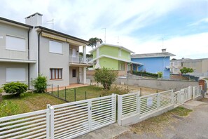 Exterior - Pleasant apartment in Rosolina Mare with balcony (Rosolina Mare (RO))