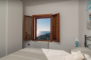 4 bedrooms, desk, free WiFi, bed sheets - NEW! Villa Sofia - charming sea view and pool Villa (Torre Delle Stelle (Maracalagonis))
