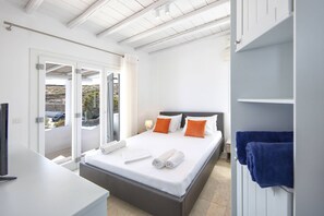 5 bedrooms, iron/ironing board, free WiFi - My Rental Homes - Villa Cassandra, less than 2 km from the beach with pool (Mykonos)