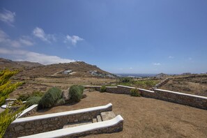 Property grounds - My Rental Homes - Villa Cassandra, less than 2 km from the beach with pool (Mykonos)