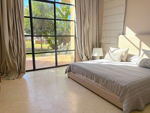6 chambres, bureau, fer et planche à repasser, accès au Wi-Fi (inclus)